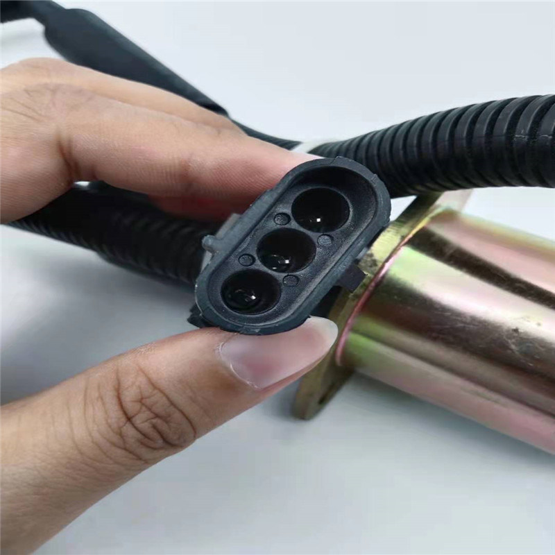 Ajustement de vanne électromagnétique de 13026889 arrêts pour la prise 24V de noir de pièce de moteur diesel de DEUTZ 226B