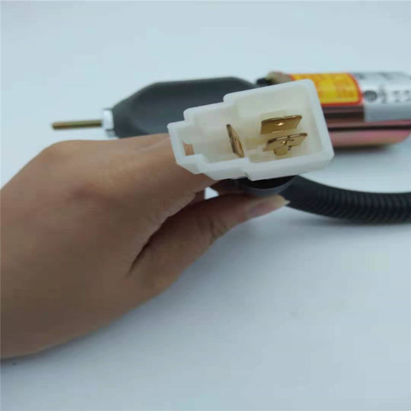 Ajustement de vanne électromagnétique de l'arrêt 1753ES-12A3UC5B1S1 pour le moteur 4TNE94 SA-3840T 12V de YANMAR