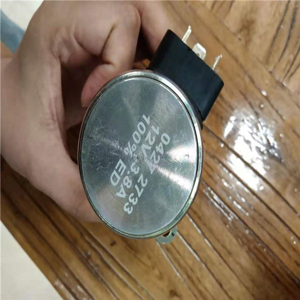 Arrêtez l'ajustement de la vanne électromagnétique 04170534R 04272733 pour l'excavatrice de Deutz Bobcat Skid Steer Loader