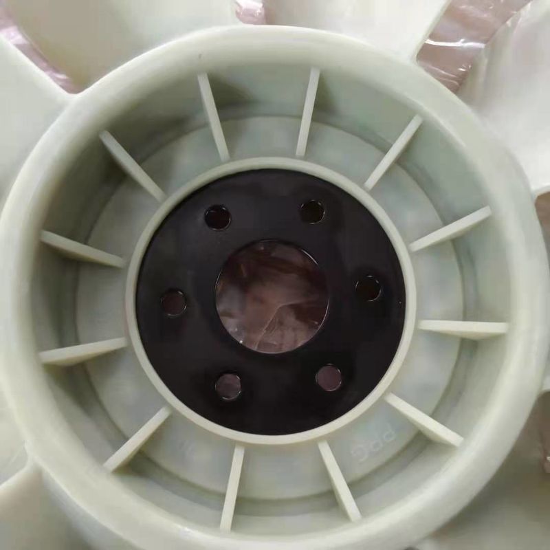 600-625-7620 la lame d'Engine Cooling Fan d'excavatrice adapte PC200-8 PC200-6 PC200-7 6D102